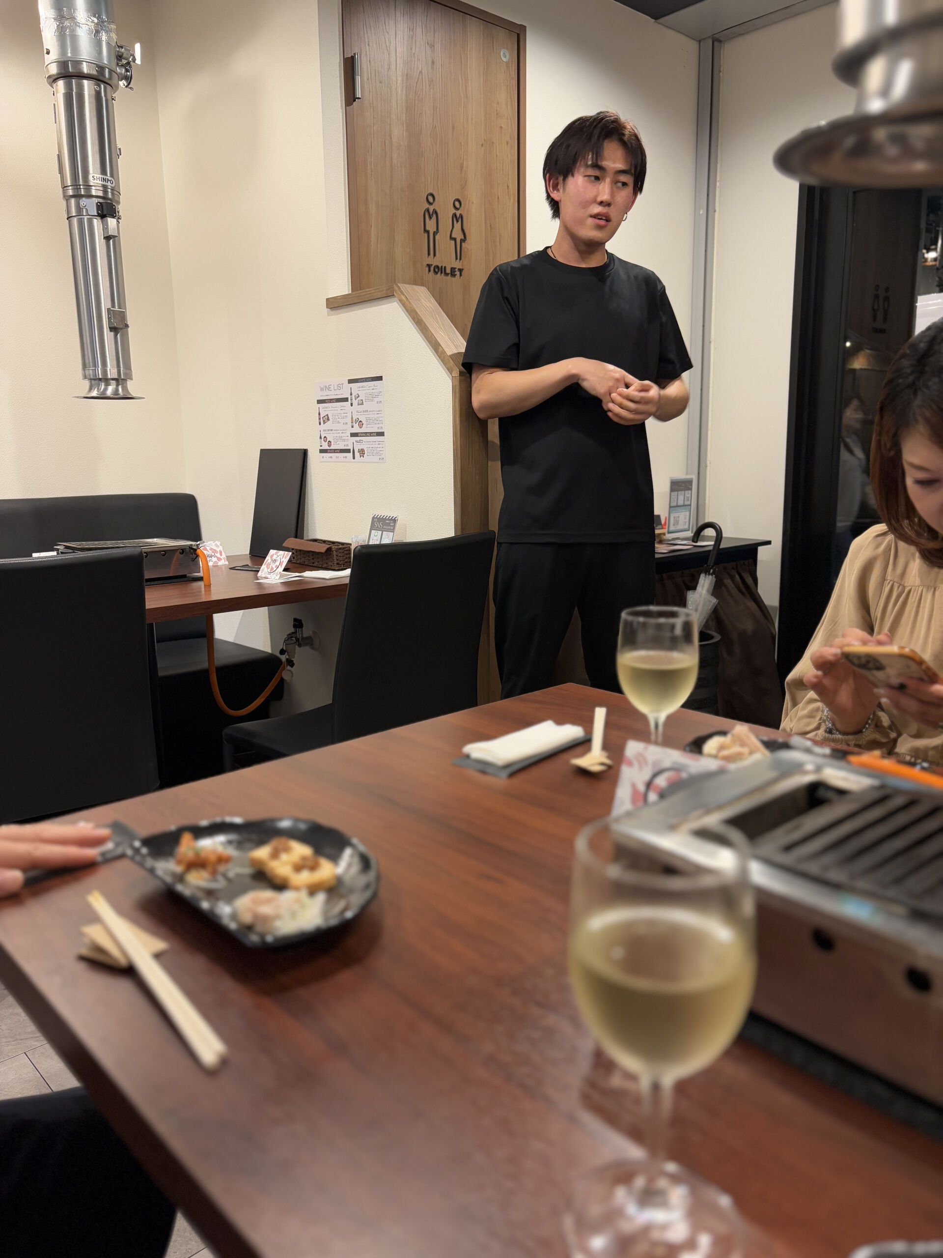 北千住の焼肉屋さん「福屋」さんで白ワインとホルモン焼きのペアリング