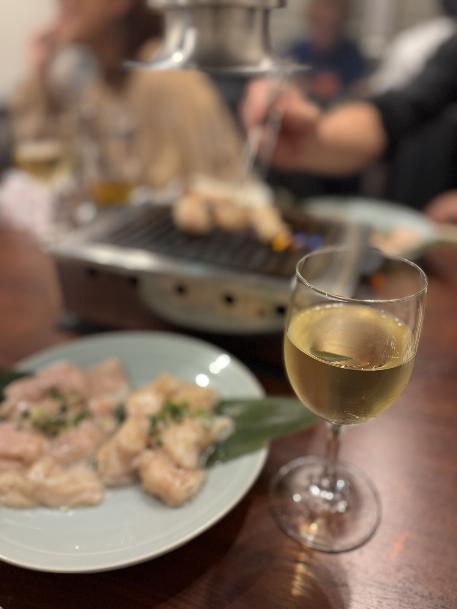 北千住の焼肉屋さん「福屋」さんで白ワインとホルモン焼きのペアリング
